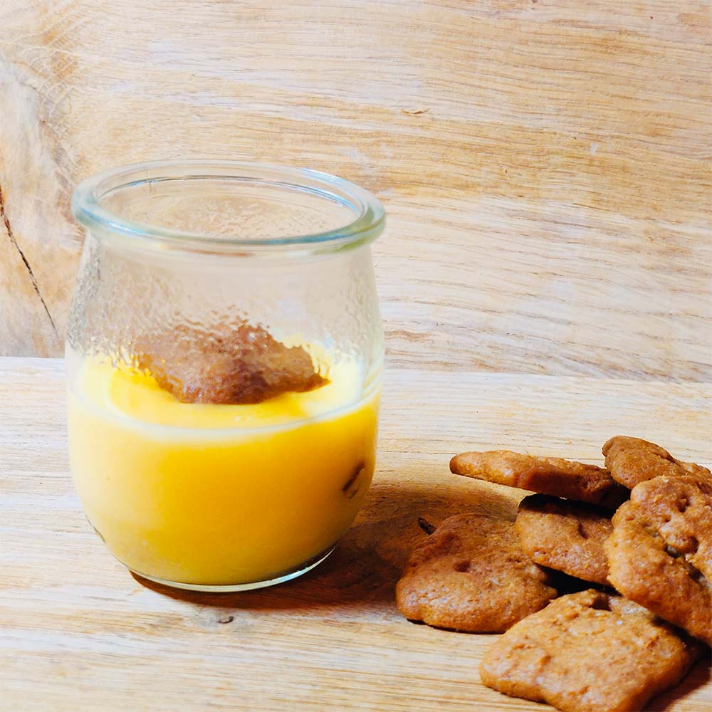 Vanillepudding, handgeroerd met verse melk van onze koeien, afgewerkt ...